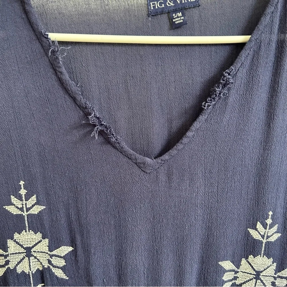 Fig & Vine Navy Ivory Embroidered Pullover Tunic Top Women’s S/M Tassel Flowy - Picture 6 of 14